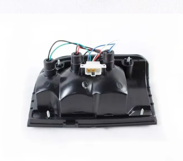 Replacement Toyota Hilux Tail Light for LN147, LN152, LN167, LN172, KZN165 (1997-2005)