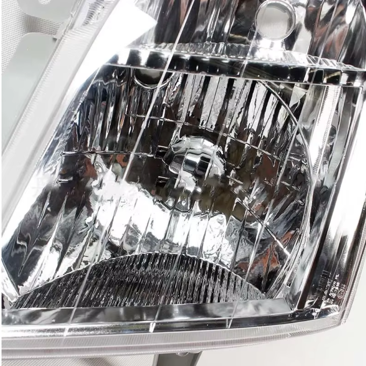RH Headlight for Holden Rodeo / Isuzu D-MAX 2006–2012 – Halogen Non-Projector Type